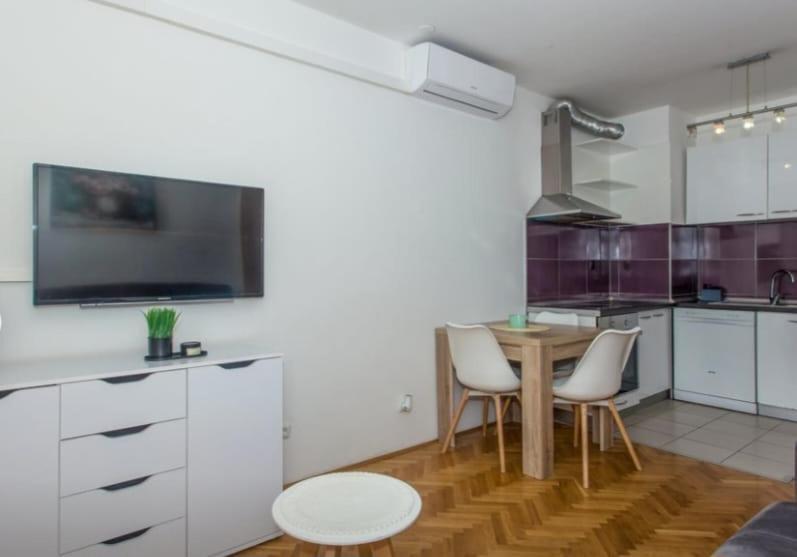 Michael Apartment Omis Bagian luar foto
